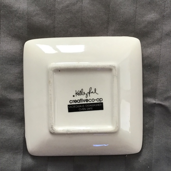 Kellyful Creative Co-op Small Decorative Plates (set of 2) - Picture 4 of 5